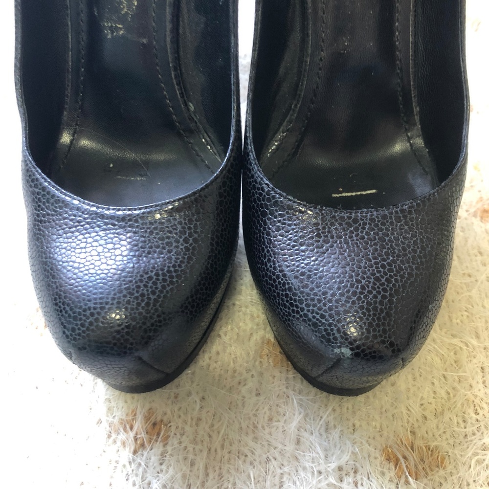 YSL Tribtoo Black Pebbled Leather Platform Pumps - Picture 4 of 8